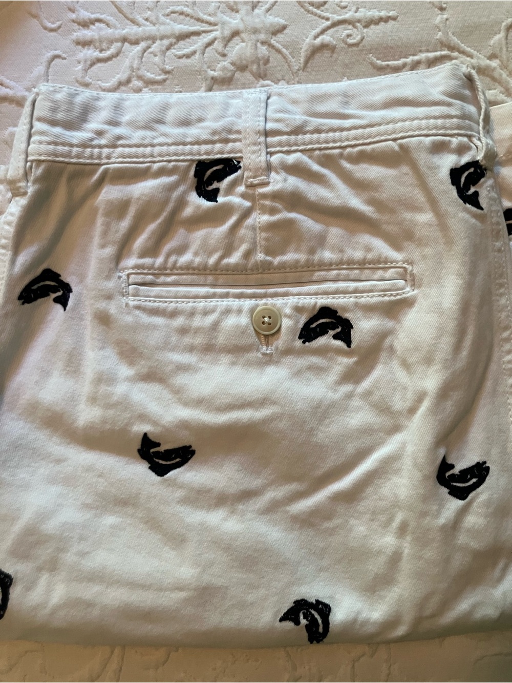 Izod White Embroidered Dolphin Men’s Shorts
